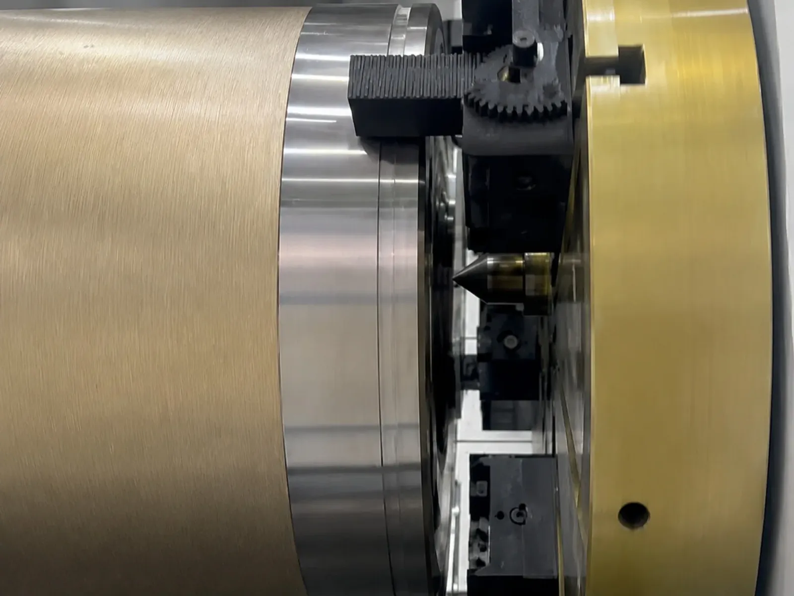 A user-supplied close view of industrial metal-processing equipment represents controlled process inputs; it is not the laser-welding study cell.