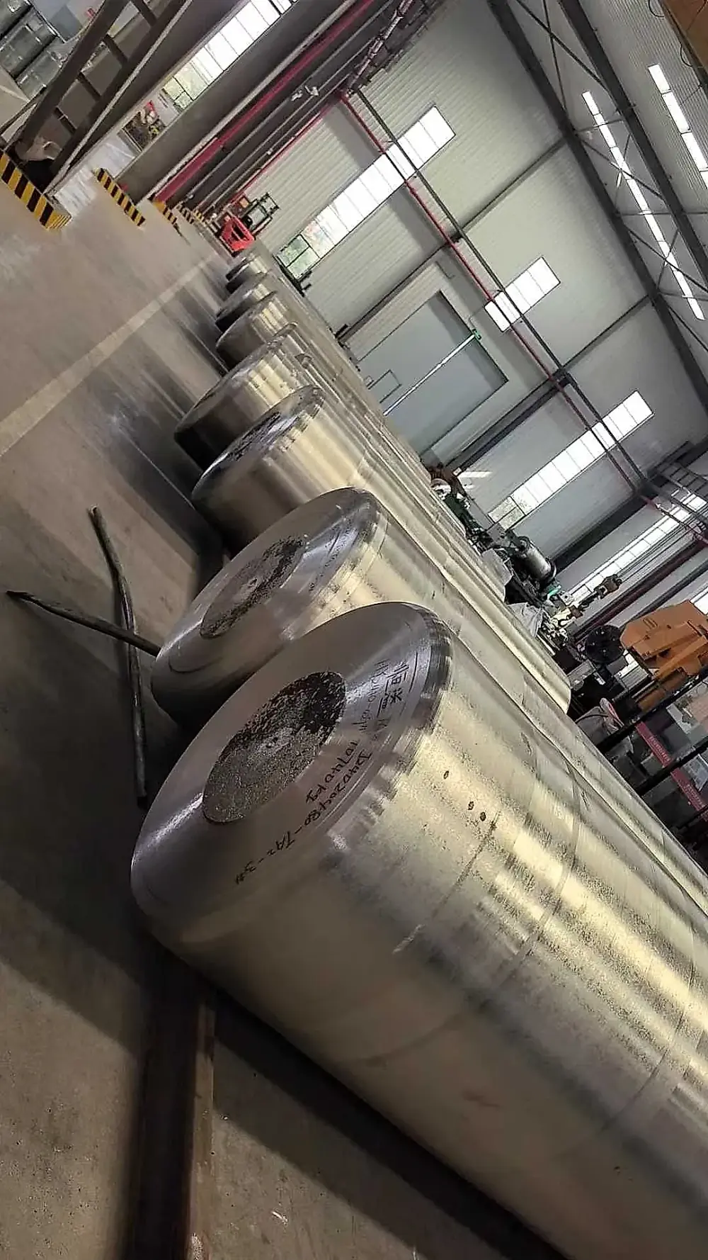 Титановые слитки на складе