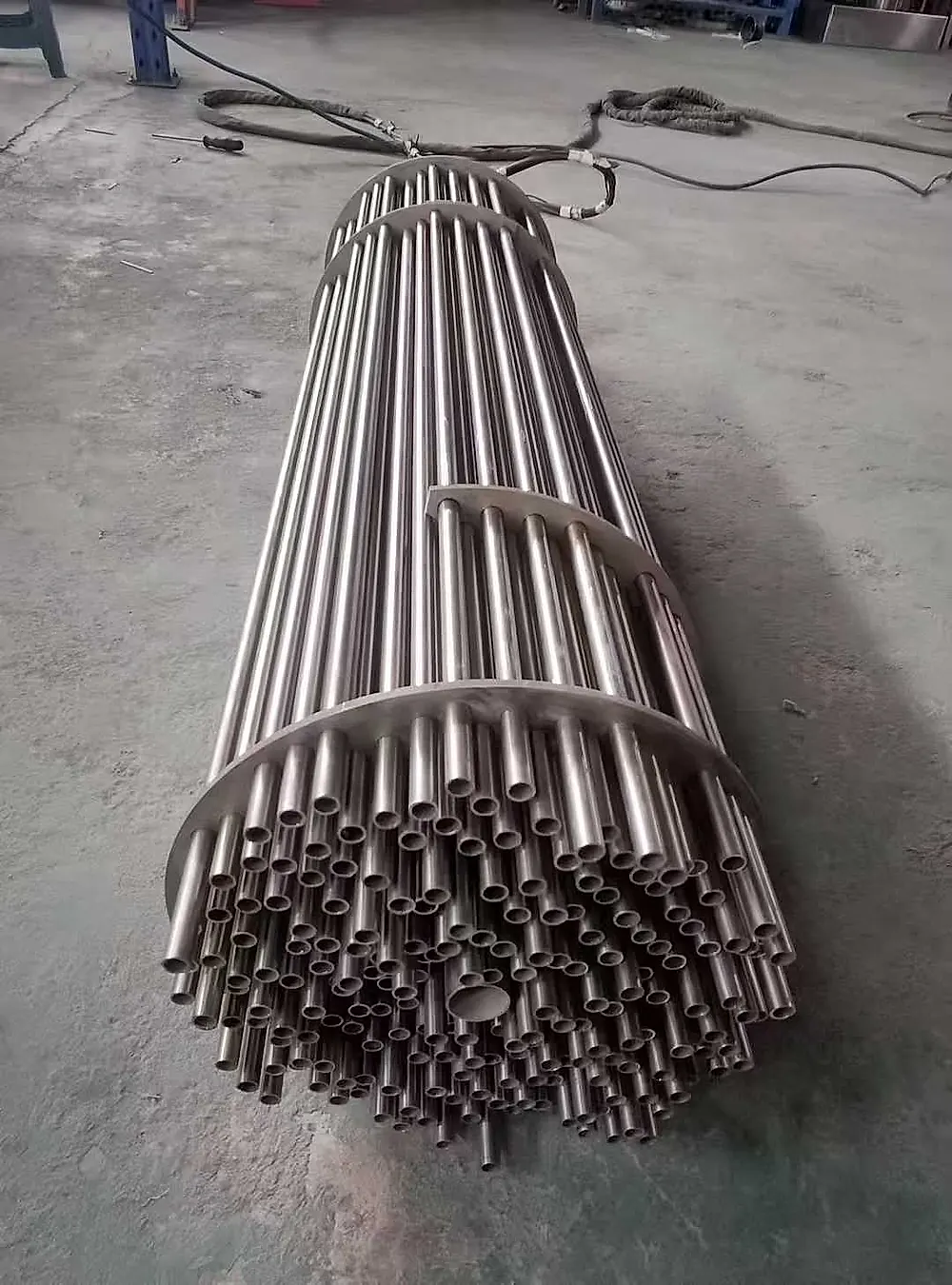 Titanium heat exchanger tube bundle assembly with tubesheet