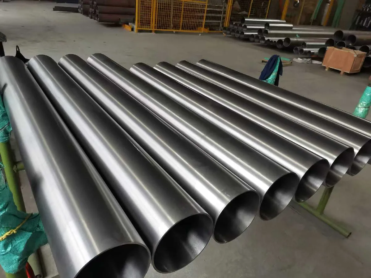 Large-diameter titanium seamless pipe cross-section showing wall thickness