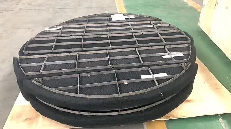 Circular titanium mesh demister pad for chemical processing