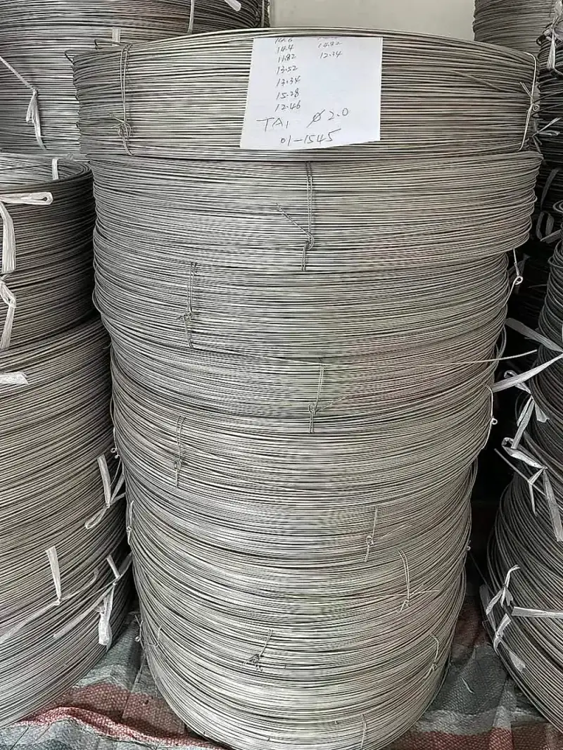 Bobina de alambre de titanio con etiqueta de producción